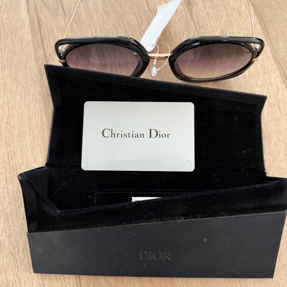 NWT Christian Dior DIORDIRECTION Direction 26S0D Cutout Sunglasses 56mm‎ Unisex - Picture 8 of 8